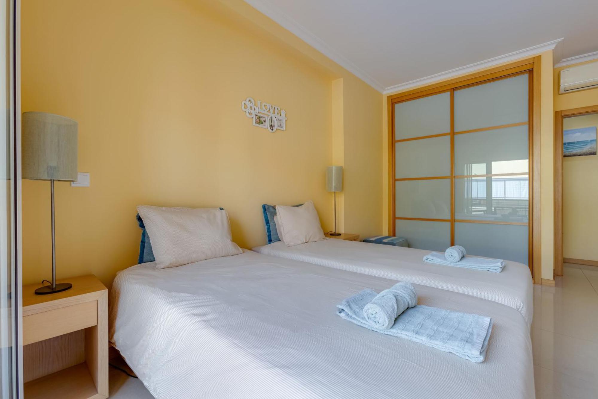 The Village - 6 Com Ac, Garagem E Piscina, A Poucos Min Da Gale Apartment